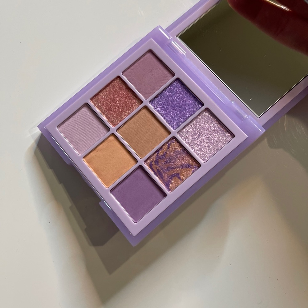 Huda beauty pastel lilac palette
